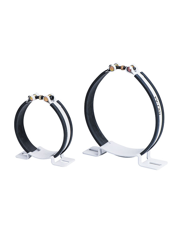 NXJ hoop clamp for accumulator